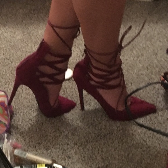 Maroon heels - Picture 2 of 3